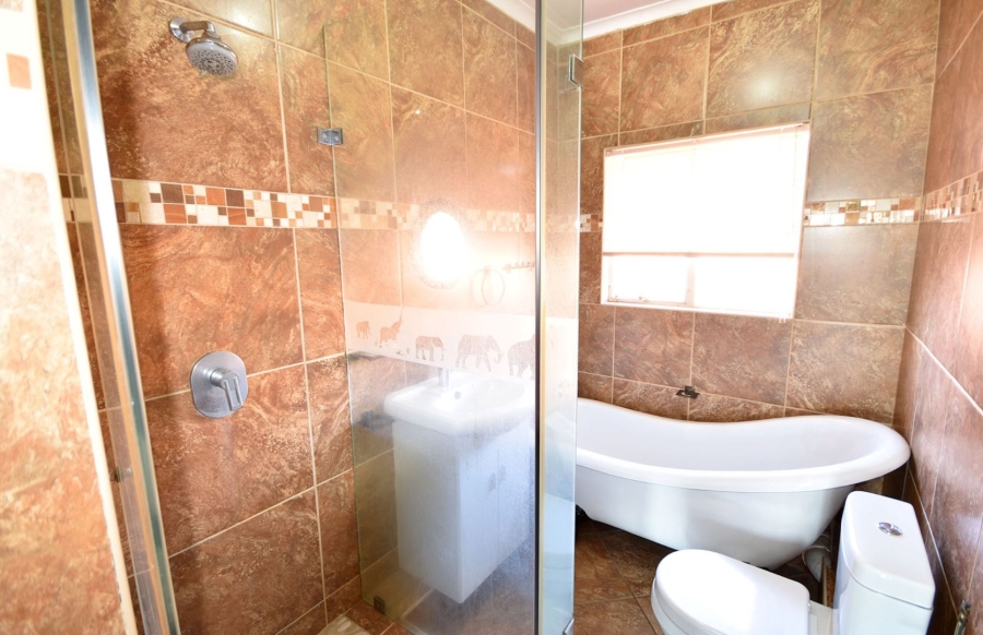 To Let 3 Bedroom Property for Rent in Garsfontein Gauteng