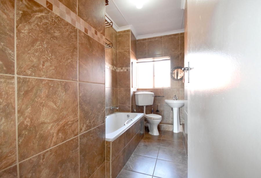 To Let 3 Bedroom Property for Rent in Garsfontein Gauteng