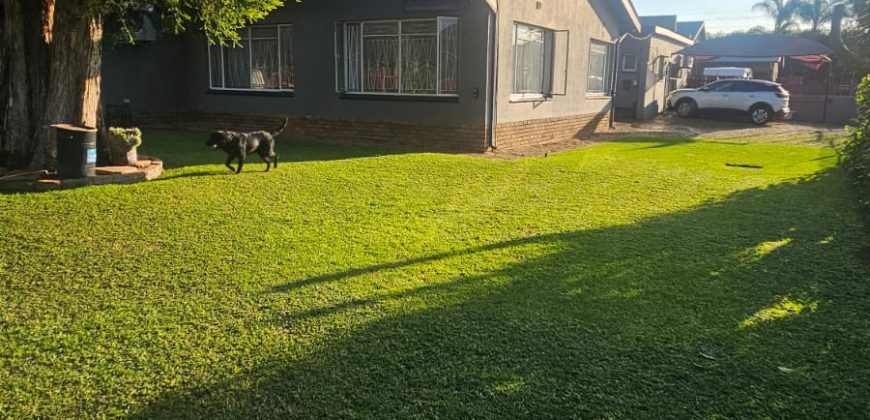 5 Bedroom Property for Sale in Mountain View Gauteng