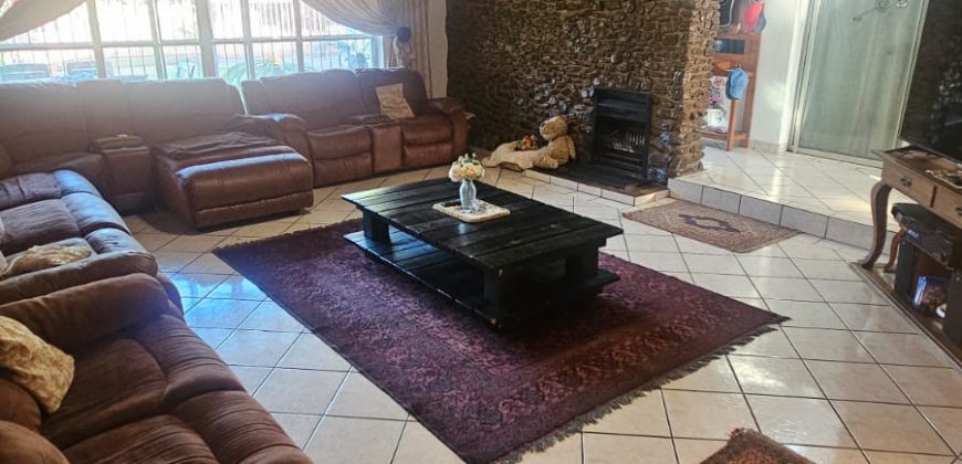 5 Bedroom Property for Sale in Mountain View Gauteng