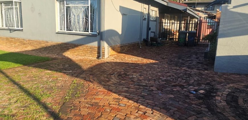 5 Bedroom Property for Sale in Mountain View Gauteng