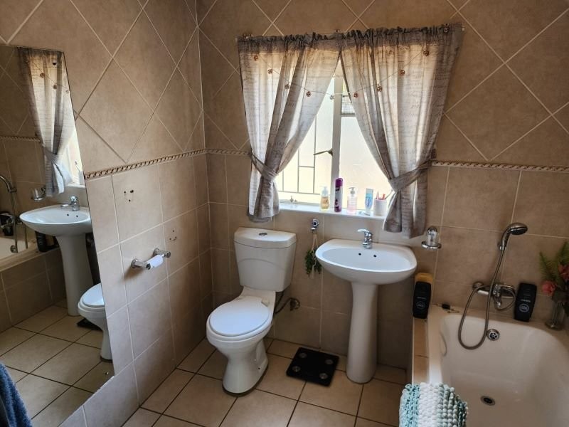 4 Bedroom Property for Sale in Bonaero Park Gauteng