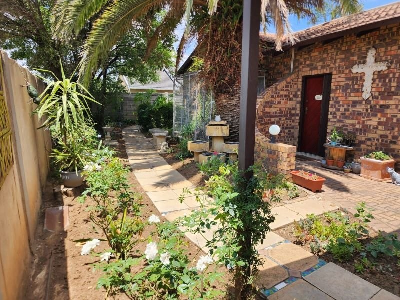 4 Bedroom Property for Sale in Bonaero Park Gauteng