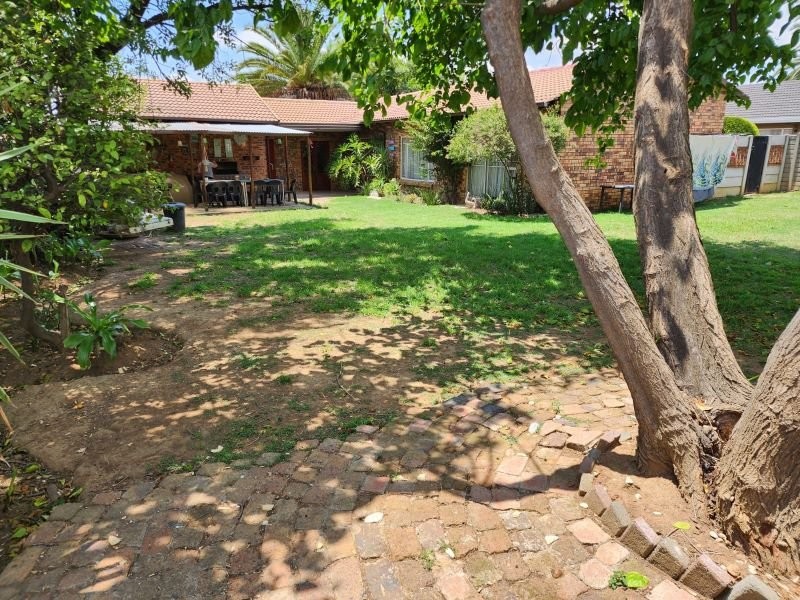 4 Bedroom Property for Sale in Bonaero Park Gauteng
