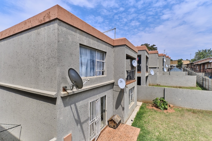 To Let 1 Bedroom Property for Rent in Maraisburg Gauteng