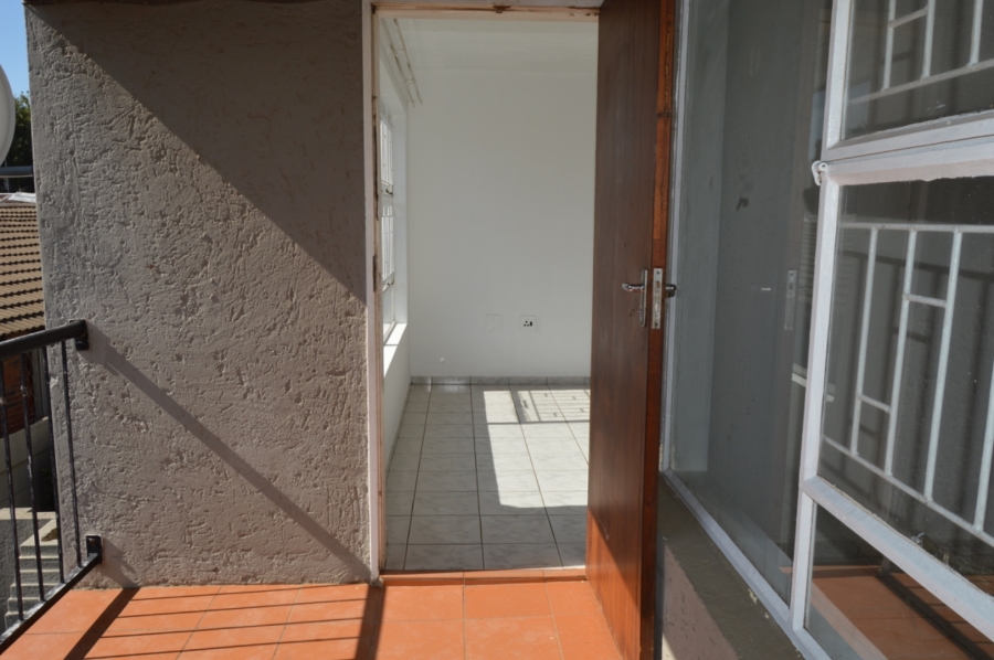 To Let 1 Bedroom Property for Rent in Maraisburg Gauteng