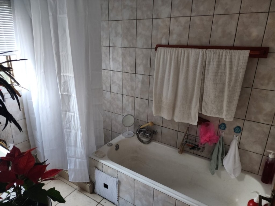 3 Bedroom Property for Sale in Bonaero Park Gauteng