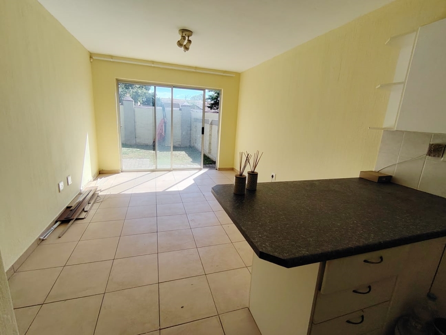 To Let 2 Bedroom Property for Rent in Heuwelsig Estate Gauteng