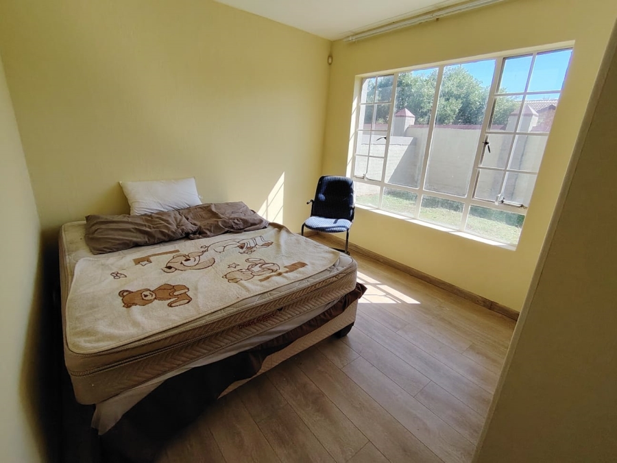 To Let 2 Bedroom Property for Rent in Heuwelsig Estate Gauteng