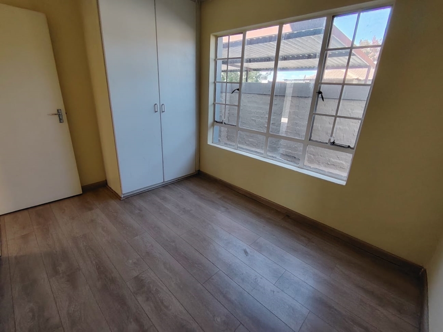 To Let 2 Bedroom Property for Rent in Heuwelsig Estate Gauteng