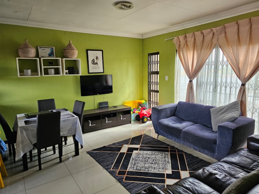 2 Bedroom Property for Sale in Brackendowns Gauteng