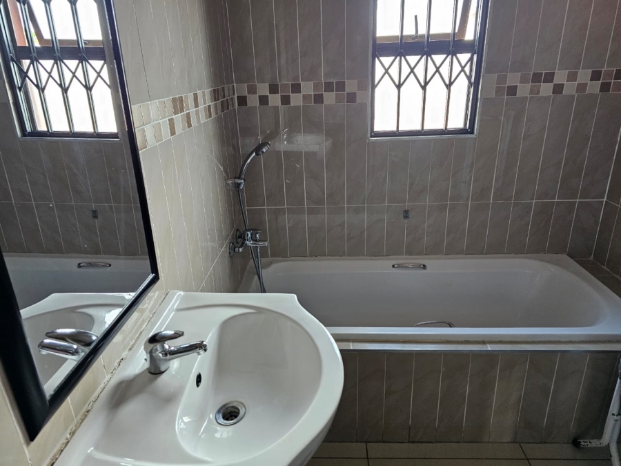 2 Bedroom Property for Sale in Brackendowns Gauteng