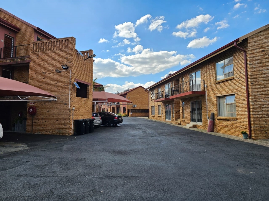 2 Bedroom Property for Sale in Brackendowns Gauteng