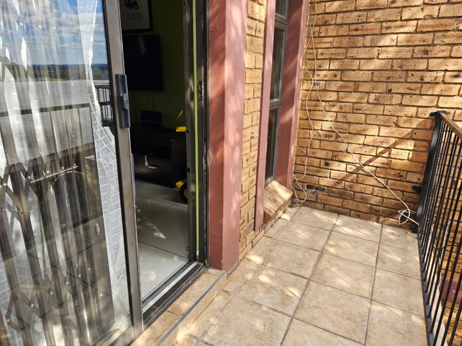 2 Bedroom Property for Sale in Brackendowns Gauteng