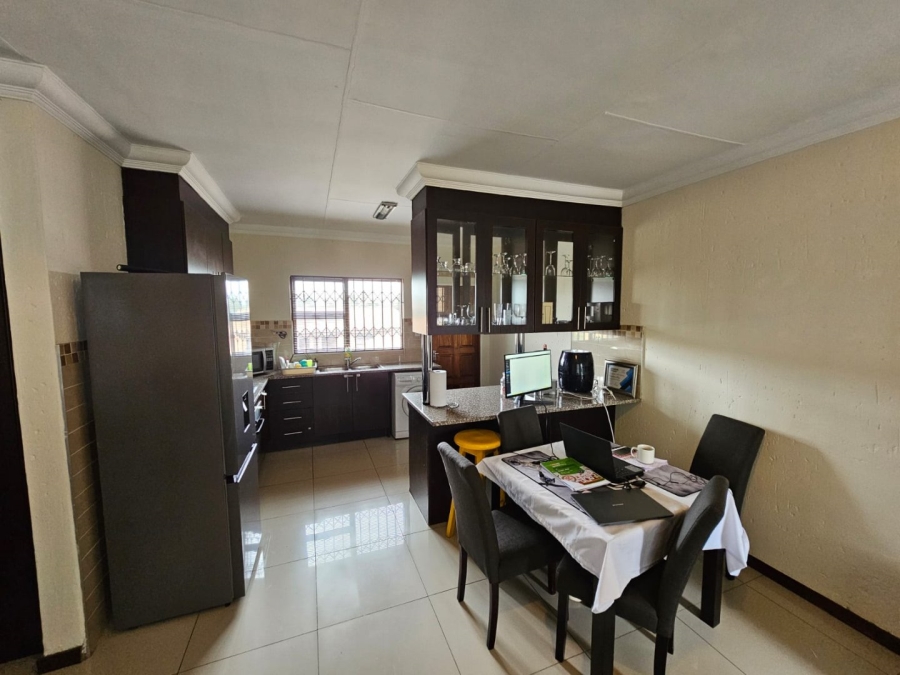 2 Bedroom Property for Sale in Brackendowns Gauteng