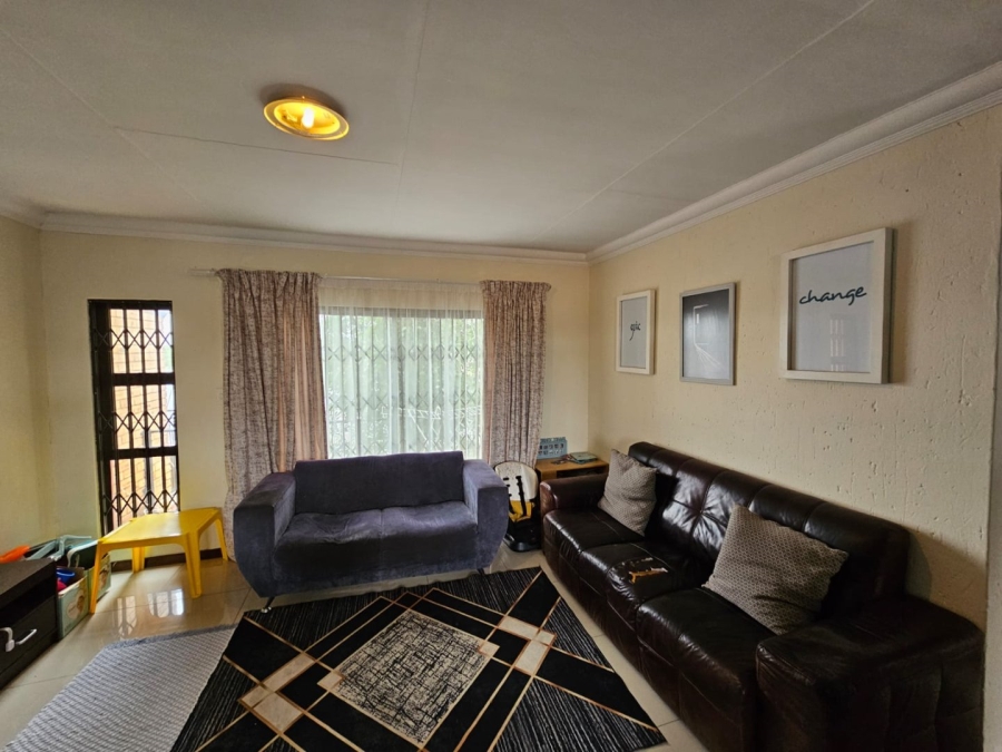 2 Bedroom Property for Sale in Brackendowns Gauteng