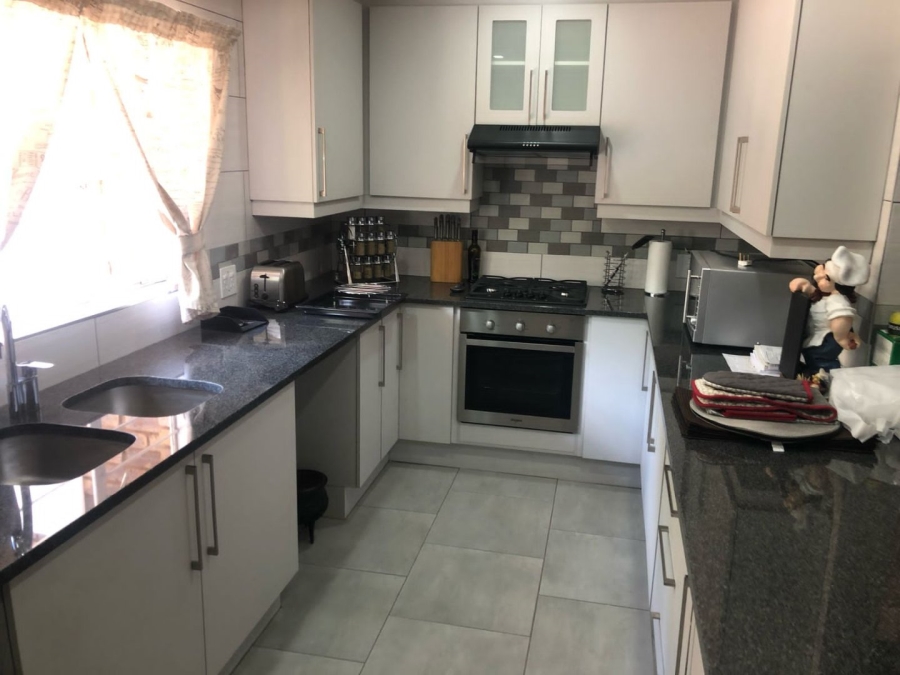 To Let 3 Bedroom Property for Rent in Elardus Park Gauteng