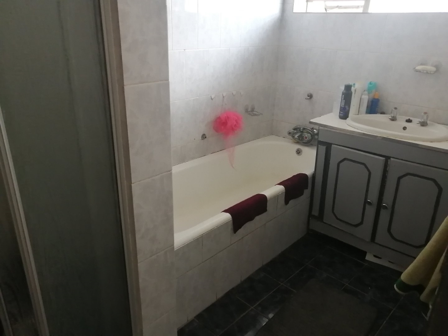 3 Bedroom Property for Sale in Strubenvale Gauteng