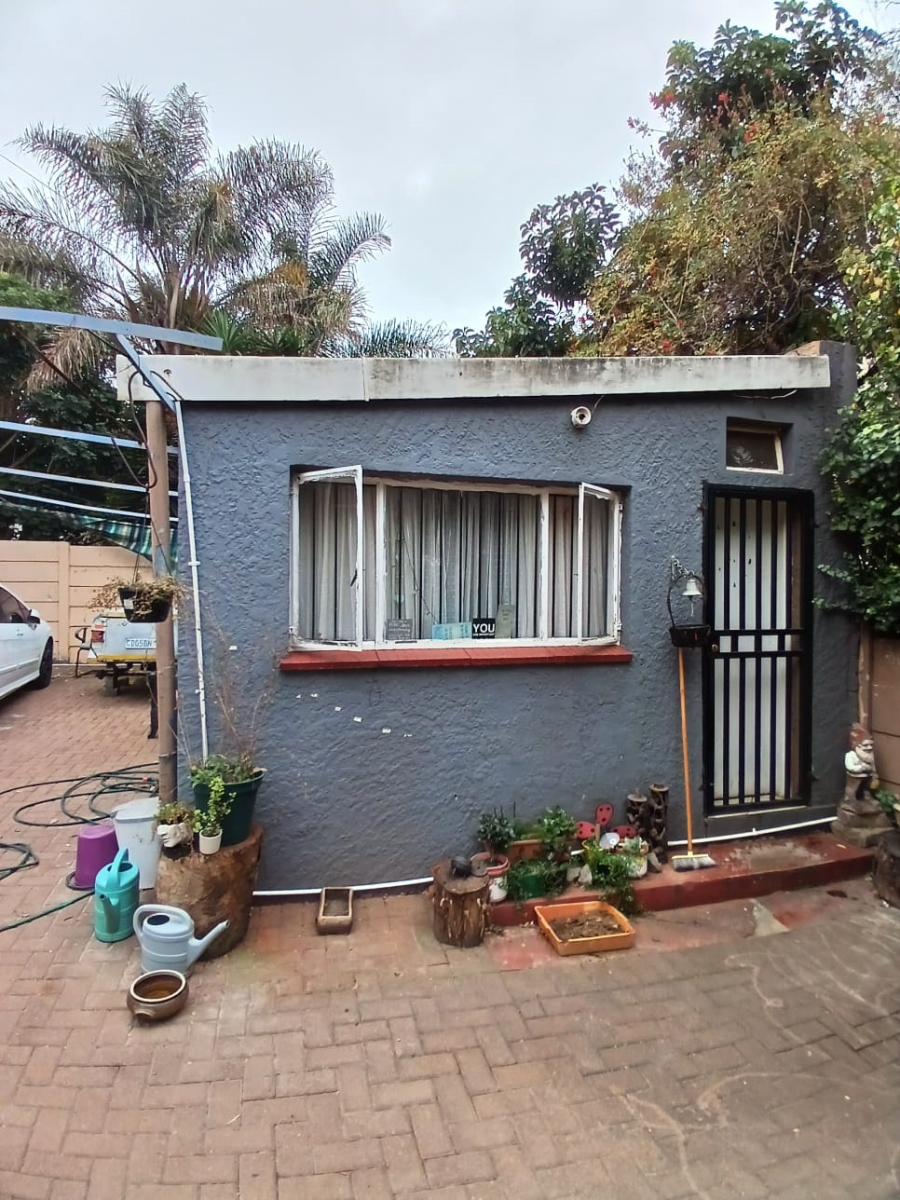 11 Bedroom Property for Sale in Westdene Gauteng
