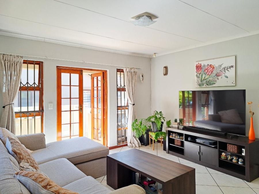 To Let 3 Bedroom Property for Rent in Olivedale Gauteng