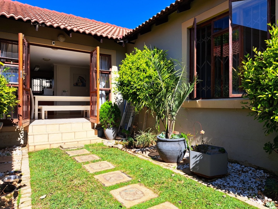 To Let 3 Bedroom Property for Rent in Olivedale Gauteng