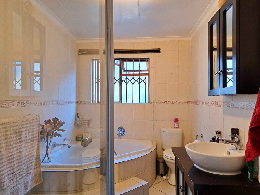 To Let 3 Bedroom Property for Rent in Olivedale Gauteng