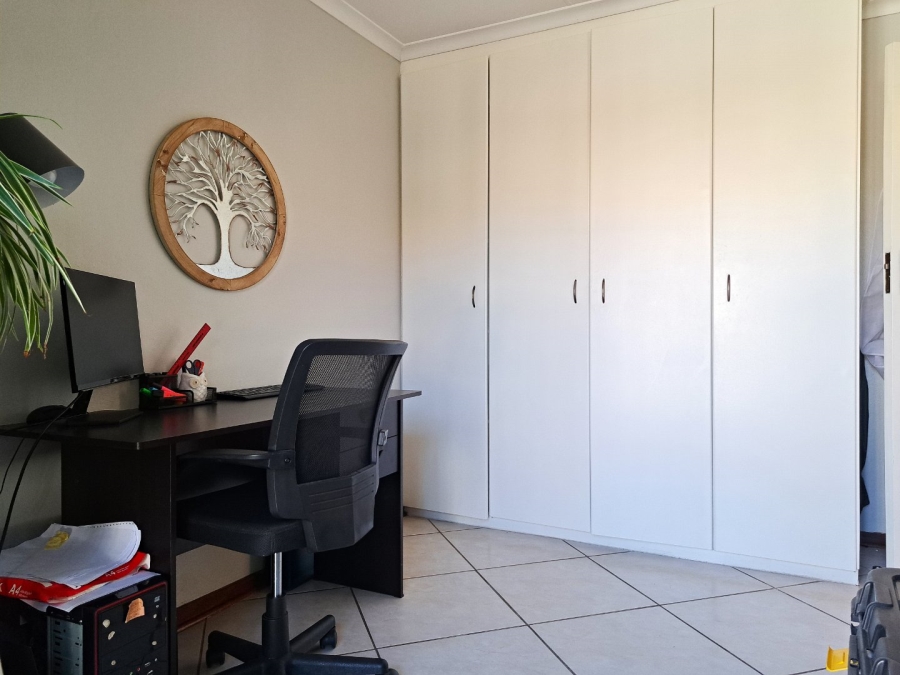 To Let 3 Bedroom Property for Rent in Olivedale Gauteng