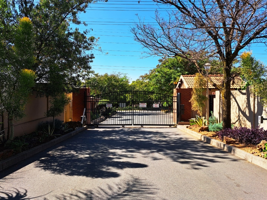 To Let 3 Bedroom Property for Rent in Olivedale Gauteng