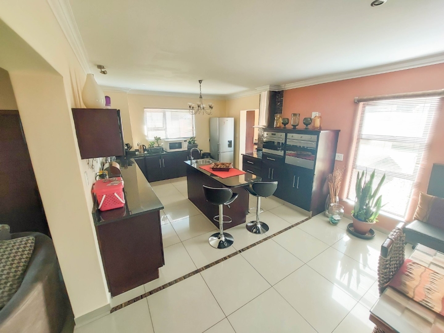 4 Bedroom Property for Sale in Monavoni Gauteng