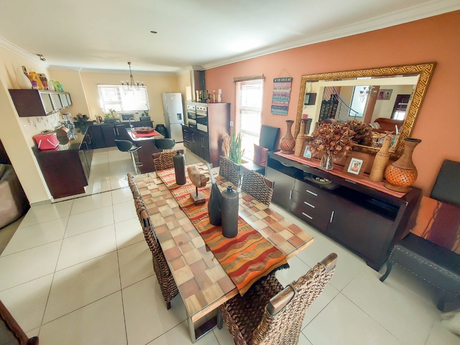 4 Bedroom Property for Sale in Monavoni Gauteng