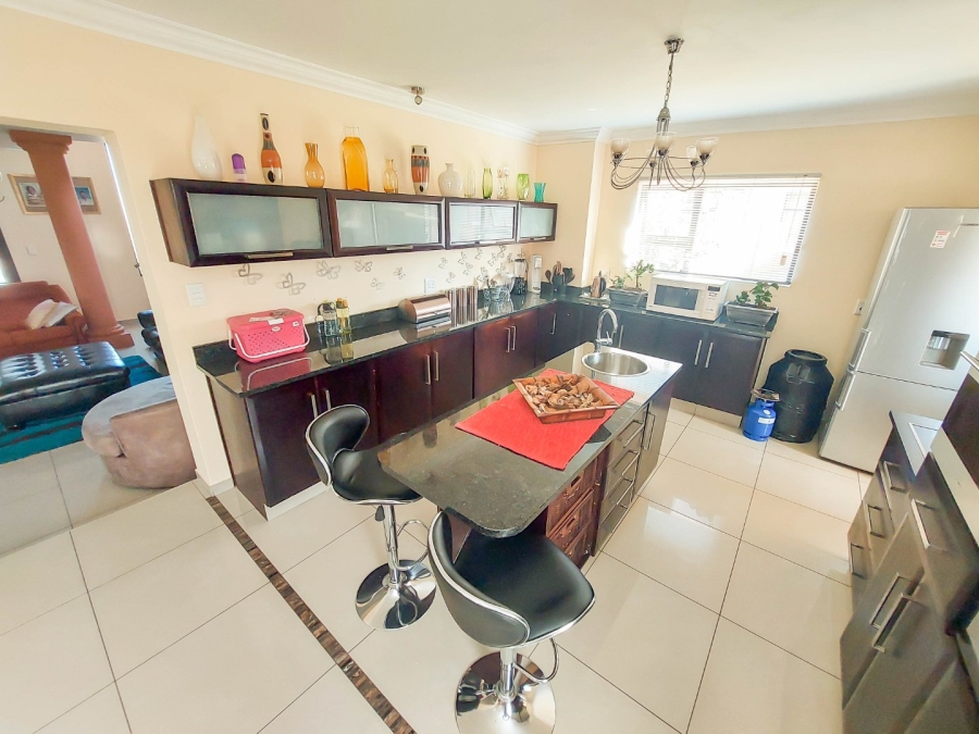 4 Bedroom Property for Sale in Monavoni Gauteng