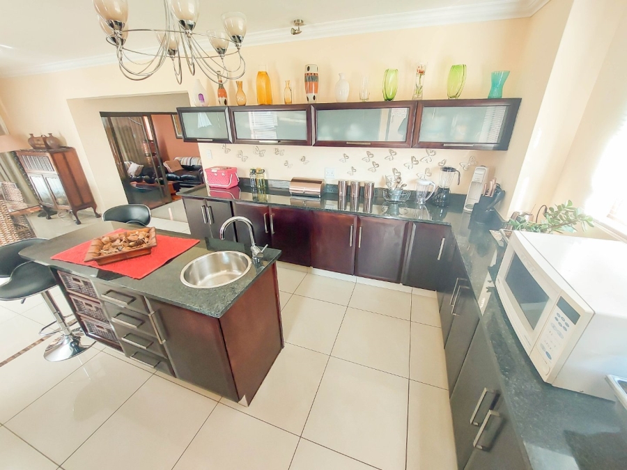 4 Bedroom Property for Sale in Monavoni Gauteng
