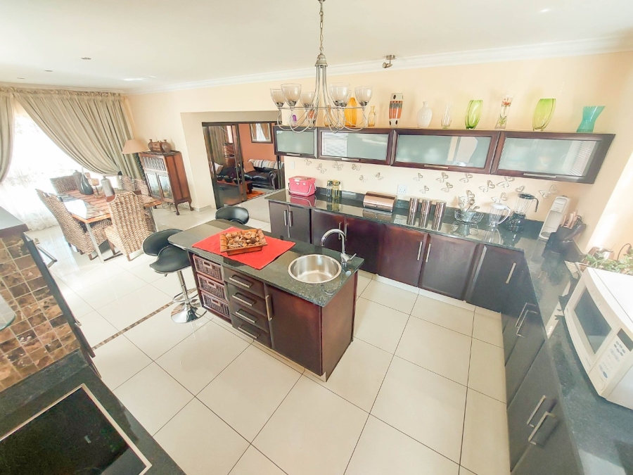 4 Bedroom Property for Sale in Monavoni Gauteng