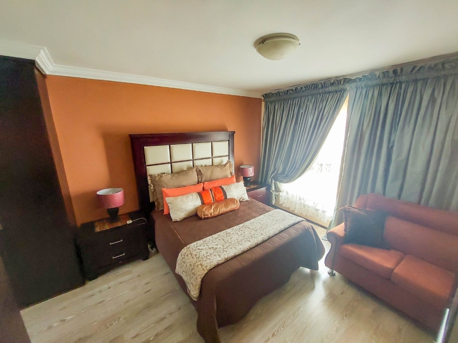4 Bedroom Property for Sale in Monavoni Gauteng