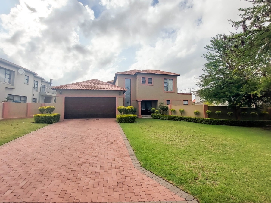 4 Bedroom Property for Sale in Monavoni Gauteng