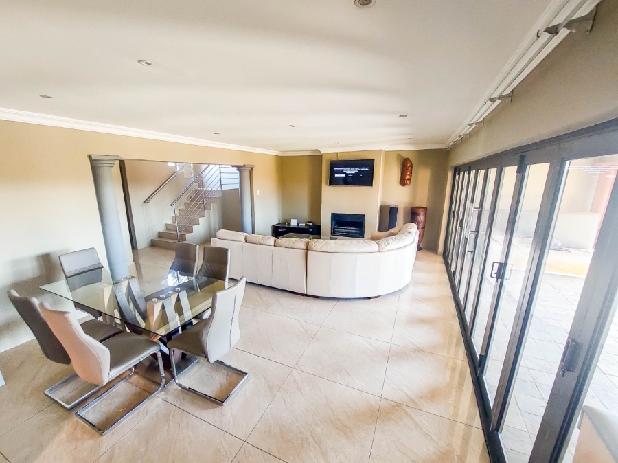 6 Bedroom Property for Sale in Monavoni Gauteng