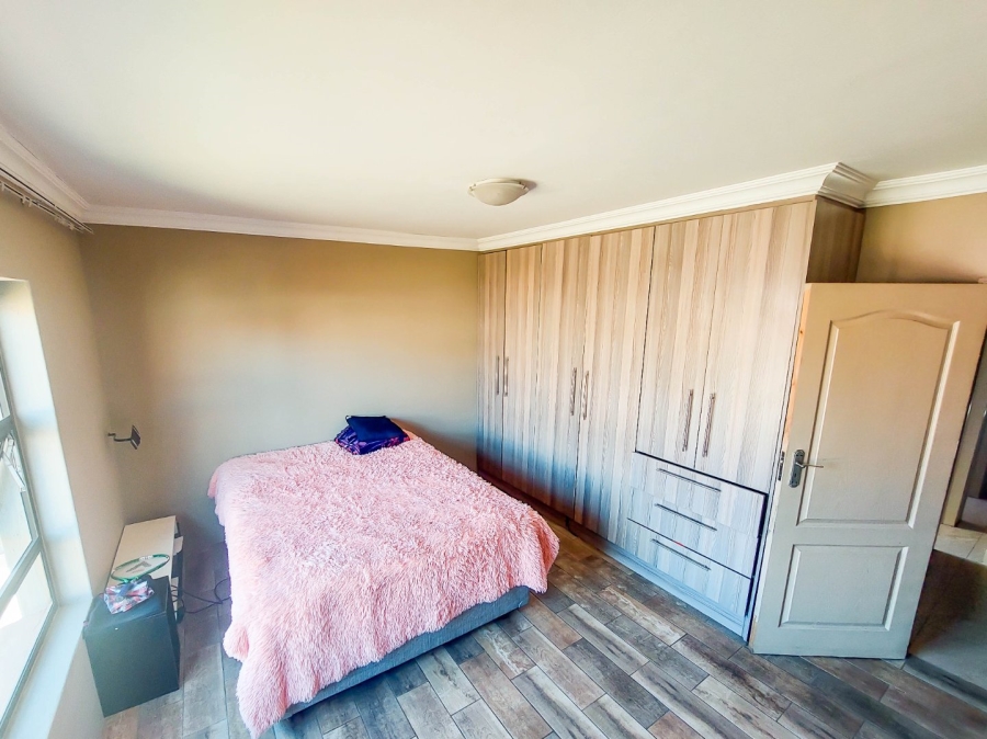 6 Bedroom Property for Sale in Monavoni Gauteng