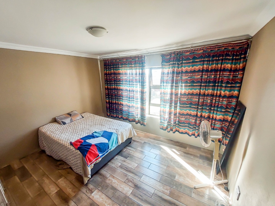 6 Bedroom Property for Sale in Monavoni Gauteng
