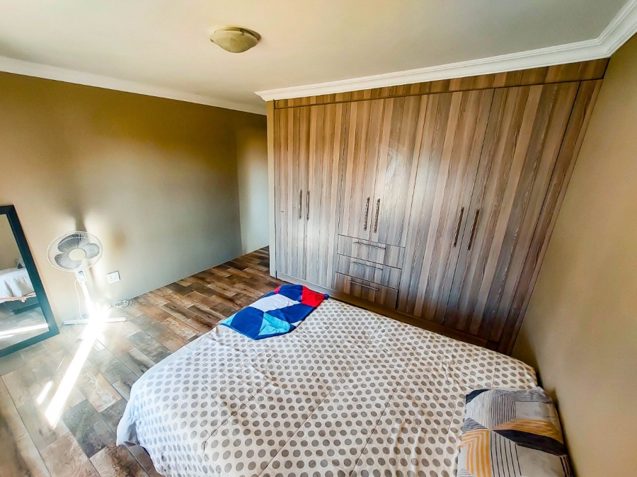 6 Bedroom Property for Sale in Monavoni Gauteng