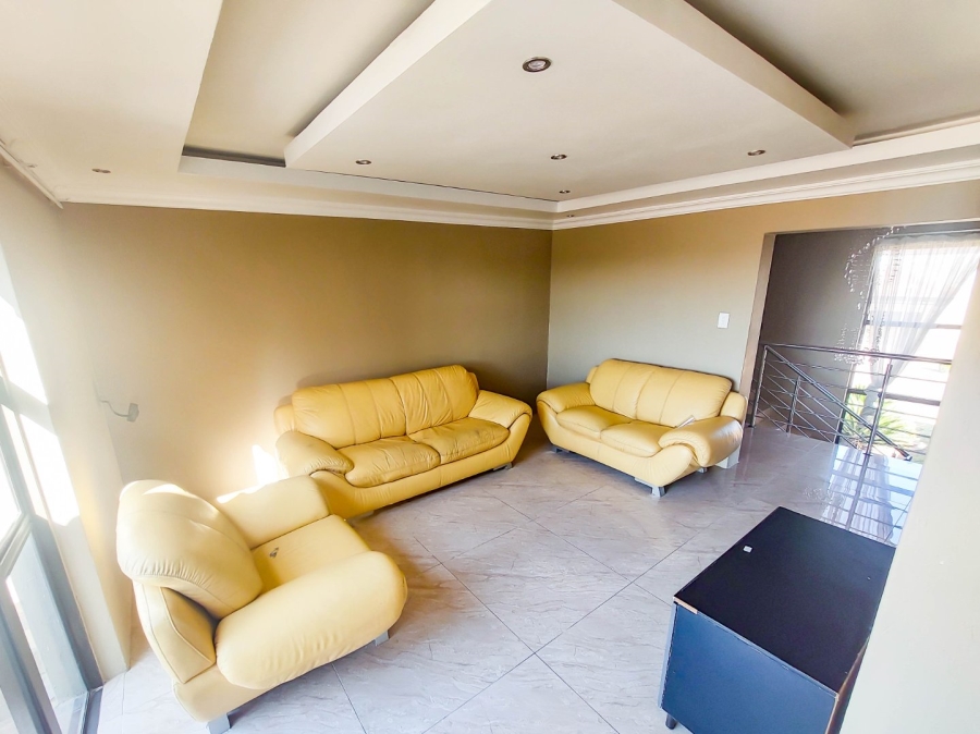 6 Bedroom Property for Sale in Monavoni Gauteng