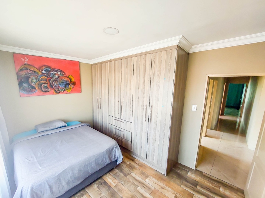 6 Bedroom Property for Sale in Monavoni Gauteng