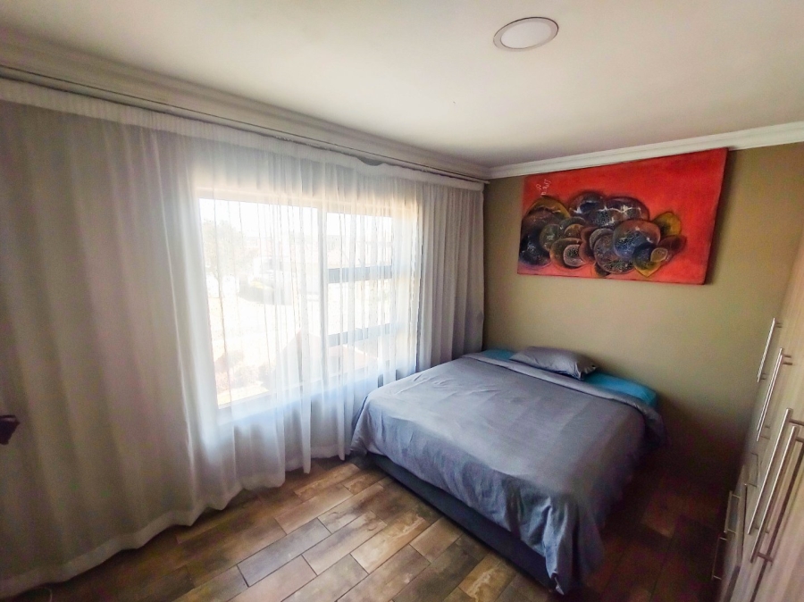 6 Bedroom Property for Sale in Monavoni Gauteng