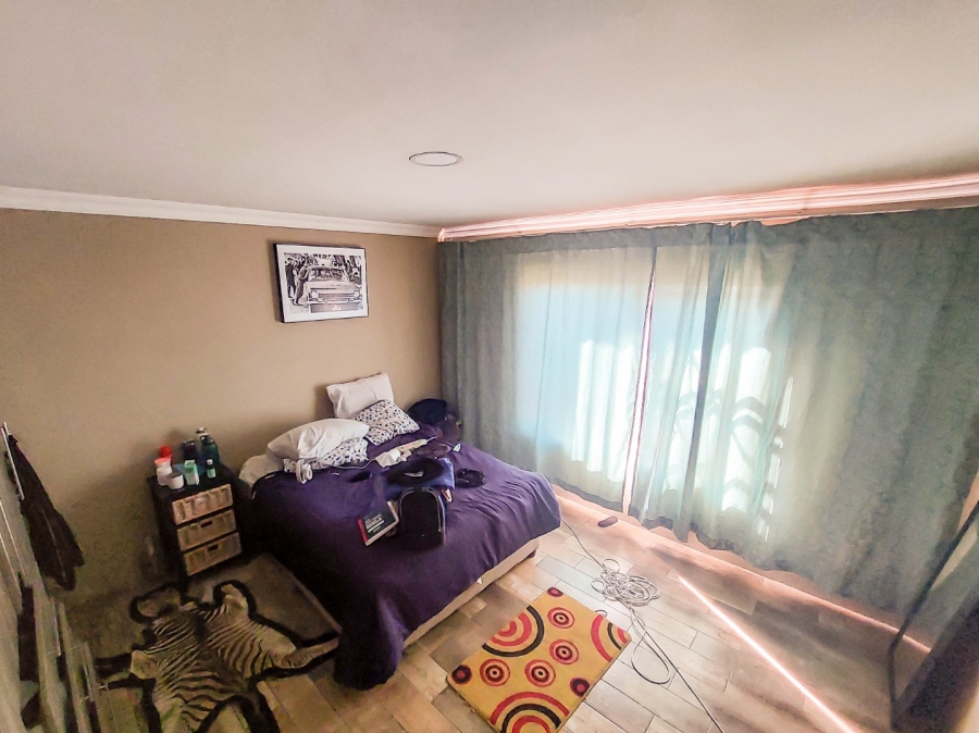 6 Bedroom Property for Sale in Monavoni Gauteng