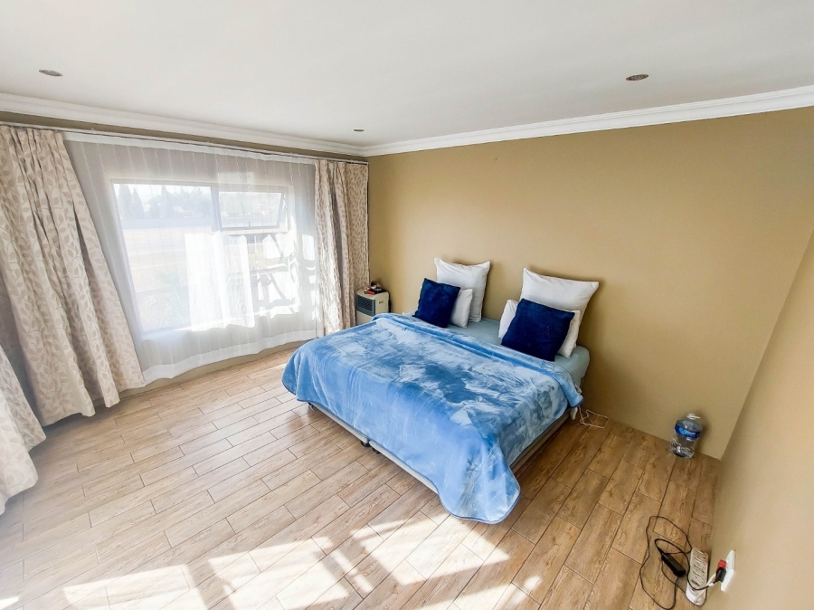 6 Bedroom Property for Sale in Monavoni Gauteng