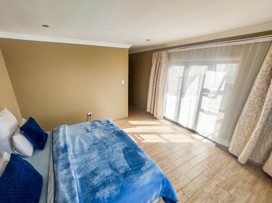 6 Bedroom Property for Sale in Monavoni Gauteng