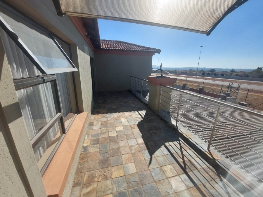 6 Bedroom Property for Sale in Monavoni Gauteng
