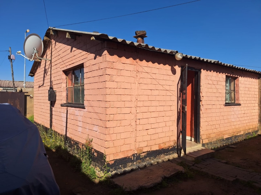 2 Bedroom Property for Sale in Zola Gauteng