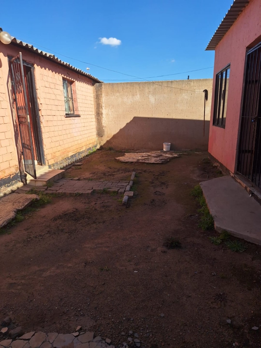 2 Bedroom Property for Sale in Zola Gauteng