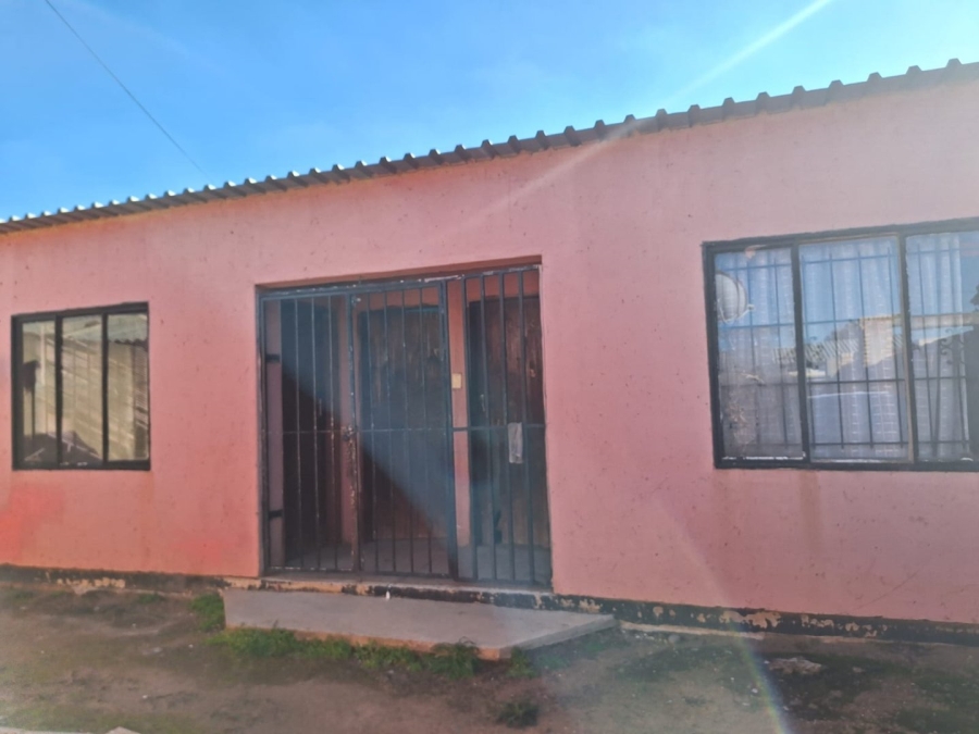 2 Bedroom Property for Sale in Zola Gauteng