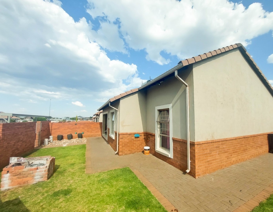 3 Bedroom Property for Sale in Monavoni Gauteng